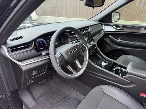 Used 2023 Jeep Grand Cherokee Altitude AWD/4WD image 22