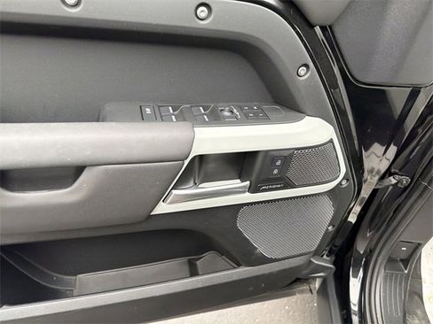 Used 2024 Land Rover Defender 110 S image 16