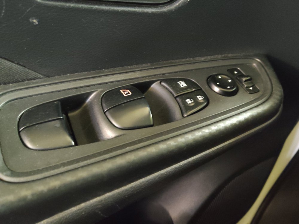 Used 2021 Nissan Versa SV FWD image 27