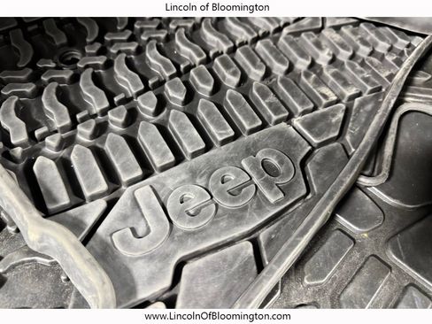 Used 2013 Jeep Wrangler Unlimited Rubicon image 26