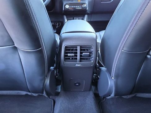 Used 2025 Ford Escape Platinum AWD/4WD image 27