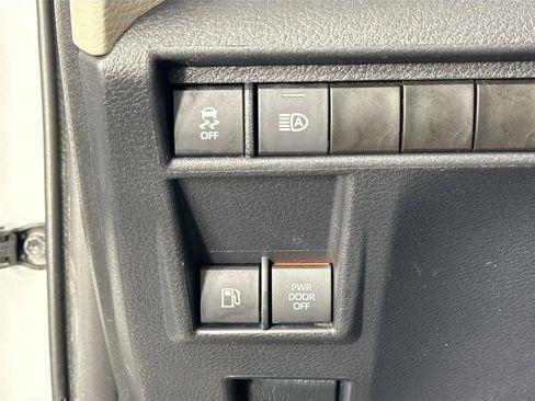 Certified 2023 Toyota Sienna XLE image 15