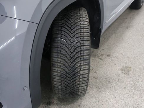 Used 2025 Volkswagen Atlas SEL Premium R-Line image 4