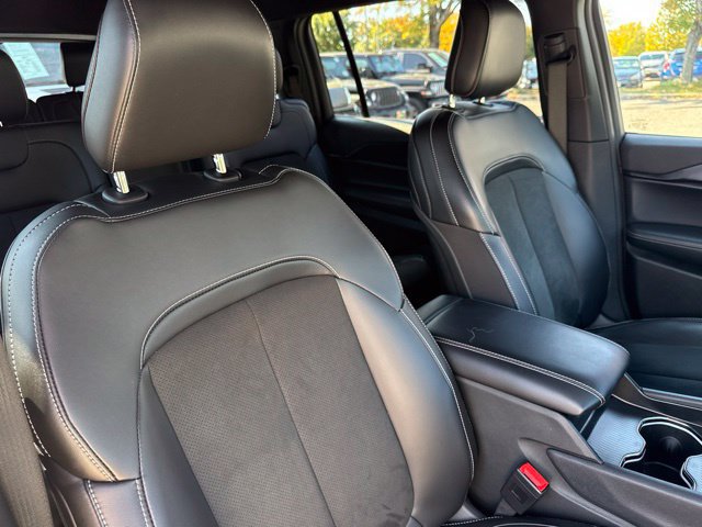 Used 2025 Jeep Grand Cherokee L Altitude AWD/4WD image 27