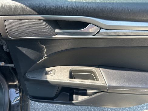 Used 2020 Ford Fusion SE FWD image 18