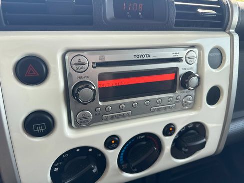 Used 2014 Toyota FJ Cruiser 4WD w/ Convenience Package image 13