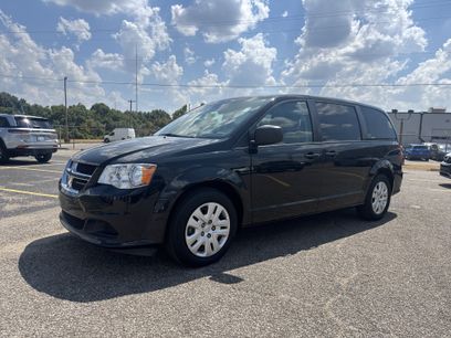 Used 2018 Dodge Grand Caravan SE w/ Rear Park Assist Package