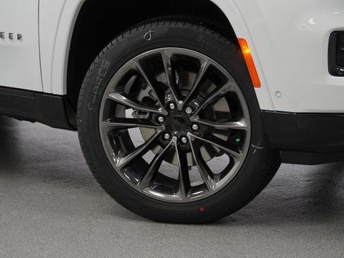 New 2025 Jeep Grand Wagoneer Series III w/ Rear Seat Video Group 1 image 4