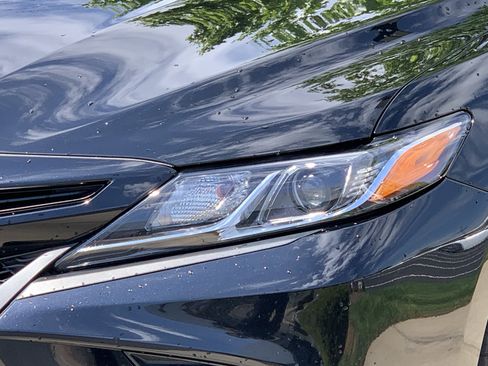 Used 2019 Toyota Camry SE image 6