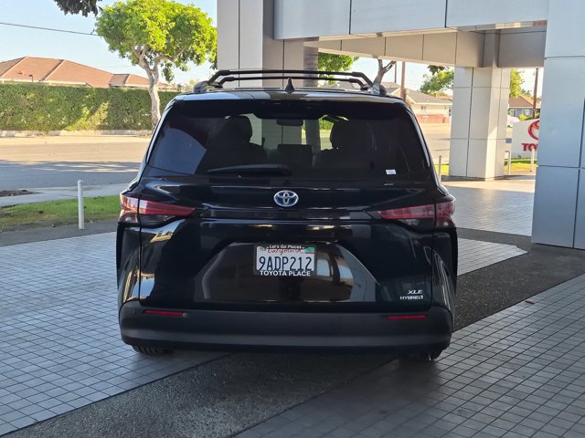 Used 2022 Toyota Sienna XLE w/ XLE Plus Package FWD image 10