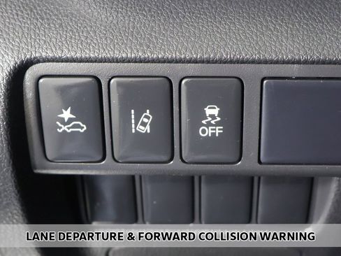 Used 2023 Mitsubishi Eclipse Cross LE image 3