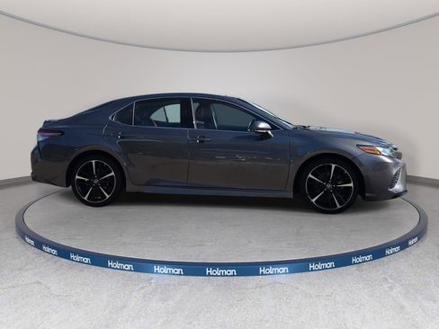 Used 2018 Toyota Camry XSE image 5