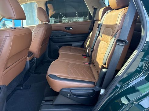 Used 2024 Nissan Pathfinder Platinum w/ Black Appearance Package image 30