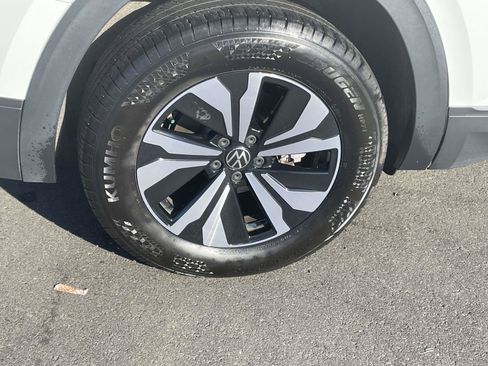 Used 2025 Volkswagen Atlas SE FWD image 7