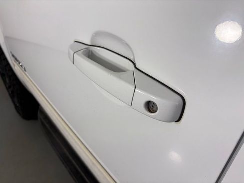 Used 2011 GMC Yukon SLE image 12