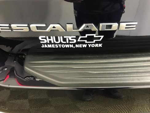 Used 2021 Cadillac Escalade Premium Luxury image 50