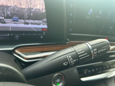 Used 2022 Cadillac Escalade Premium Luxury w/ Performance Package image 14