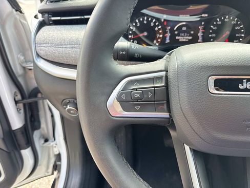Used 2025 Jeep Compass Latitude AWD/4WD image 23