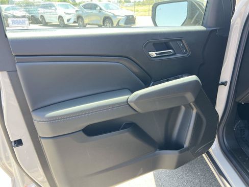 New 2026 GMC Canyon Elevation w/ LPO, Black Badging Package RWD image 10