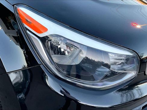 Used 2016 Kia Soul + image 24