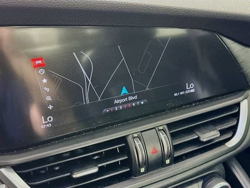 Used 2018 Alfa Romeo Giulia AWD image 17