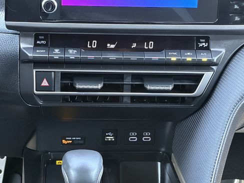 Used 2025 Toyota Camry SE w/ Convenience Package FWD image 14