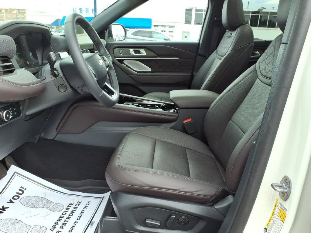 Certified 2025 Ford Explorer Platinum w/ Ultimate Package AWD/4WD image 15