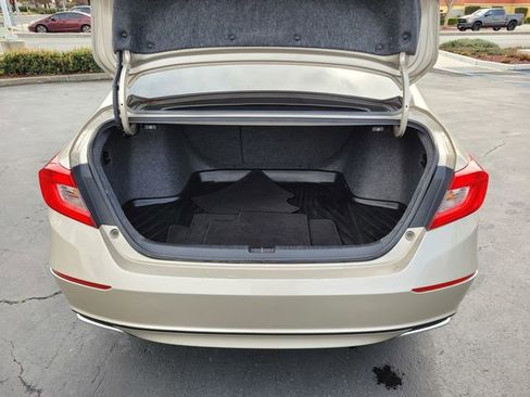 Used 2018 Honda Accord EX image 12