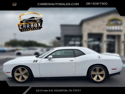 Used 2017 Dodge Challenger R/T w/ Driver Convenience Group RWD image 2