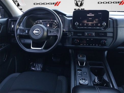 Used 2024 Nissan Pathfinder S image 10