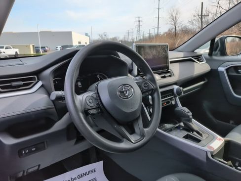 Certified 2025 Toyota RAV4 XLE image 33
