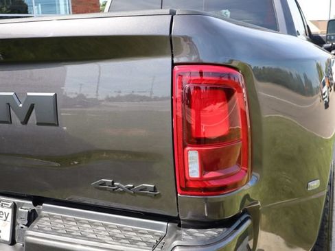 Used 2025 RAM 3500 Laramie AWD/4WD image 47