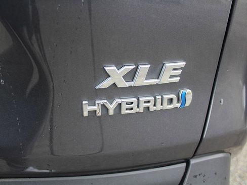 Used 2020 Toyota RAV4 XLE image 28