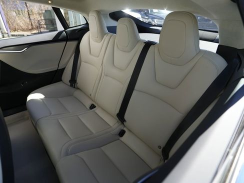 Used 2018 Tesla Model S 100D image 19