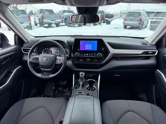 Used 2024 Toyota Highlander LE video 2