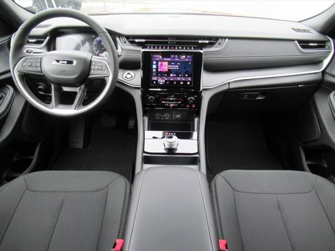 Used 2025 Jeep Grand Cherokee L Laredo w/ Luxury Tech Group I image 12