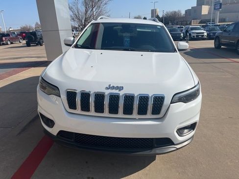 Used 2020 Jeep Cherokee Latitude Plus w/ Comfort/Convenience Group image 3