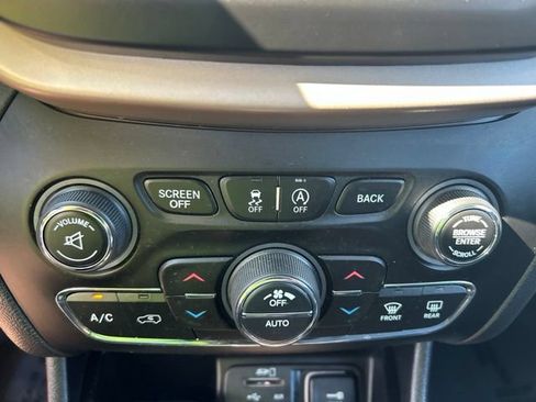 Used 2018 Jeep Cherokee Limited AWD/4WD image 18