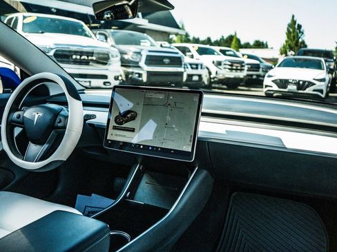 Used 2020 Tesla Model 3 Standard Range Plus RWD image 34