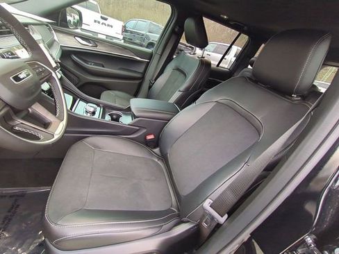 New 2026 Jeep Grand Cherokee Altitude AWD/4WD image 22