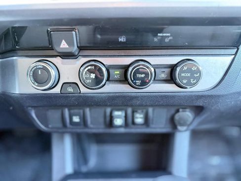Used 2018 Toyota Tacoma SR5 AWD/4WD image 20