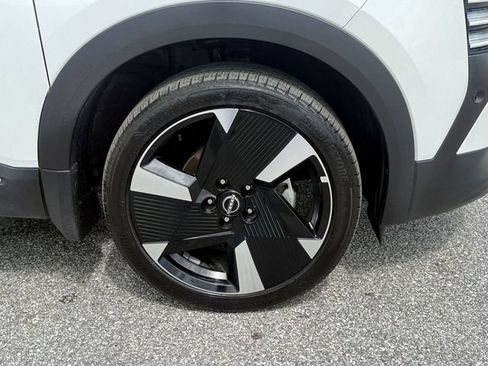 Used 2025 Nissan Kicks SR FWD image 10