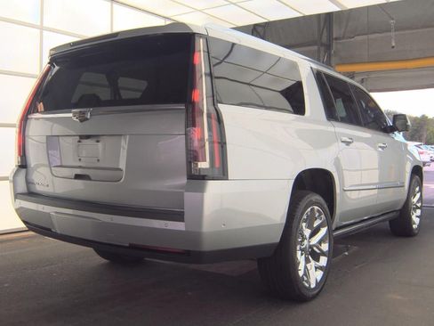 Used 2020 Cadillac Escalade ESV Premium Luxury RWD image 3