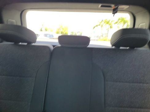 Used 2025 Chevrolet Traverse LT FWD image 15