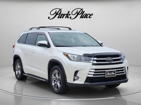 Used 2018 Toyota Highlander Limited Platinum AWD/4WD image 4