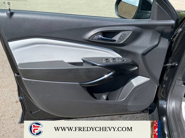 Used 2025 Chevrolet Trax LT FWD image 11