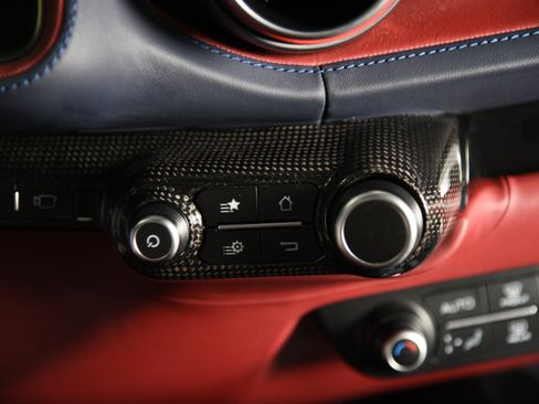 Used 2020 Ferrari 812 Superfast RWD image 35