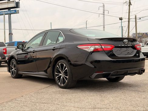 Used 2018 Toyota Camry SE image 5