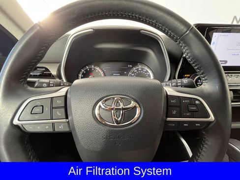Used 2023 Toyota Highlander XLE AWD/4WD image 8