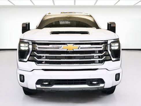 Used 2024 Chevrolet Silverado 3500 High Country w/ High Country Premium Package image 2